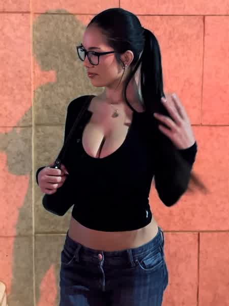fb17b2de49850be18d1c778ddad2eb15f64f0abb3867c8c78eb856555844b4d6 thumbnail