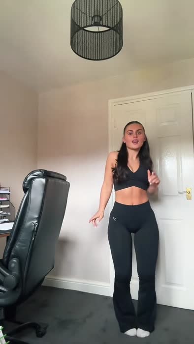 aedd23c0251e3a6ffb6c79184f394132a6a0dfbd29a78b57126e926d0d7c4397 thumbnail